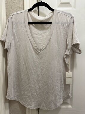 Z Supply Short Sleeve V-Neck Tee in Light Beige/Cream